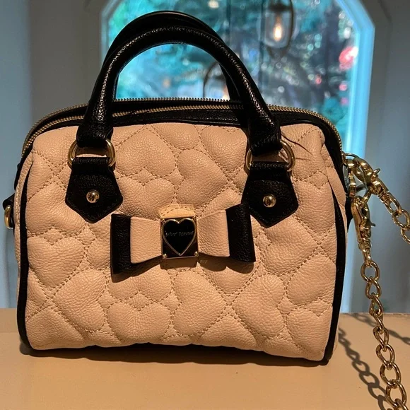 Betsey Johnson hand clutch with strap - Picture 1 of 5